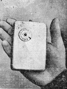 Последняя модель радиофона (Юрий Рыбчинский, корреспондент АПН, Фото В. Щербакова. (АПН). "Орловская правда", декабрь, 1961)