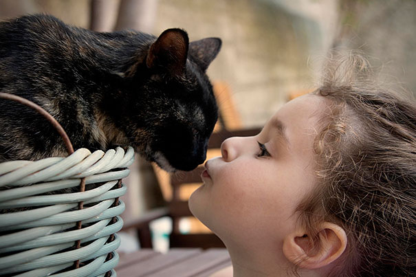 kids-with-cats-34__605