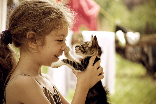 kids-with-cats-37__605